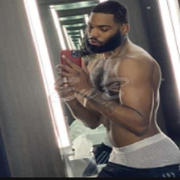 25 Year Muscular American Escort Papi